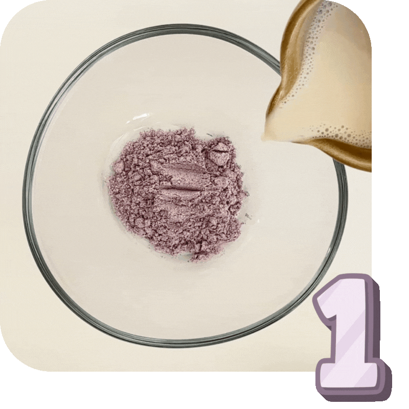 Vidéo qui montre comment préparer un Ube, verse de l'eau ou lait chaud mais pas brulant dans une tasse d'ube